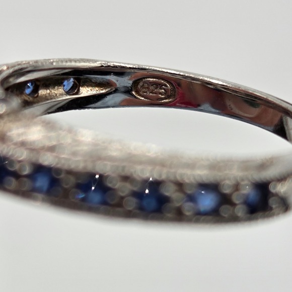 Women Size 6 - 925 Sterling Silver Ring with Simulated Sapphire & Accent Stones - Picture 5 of 5